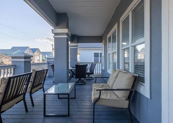 Eye-catching W/ Picturesque Coastal Views *