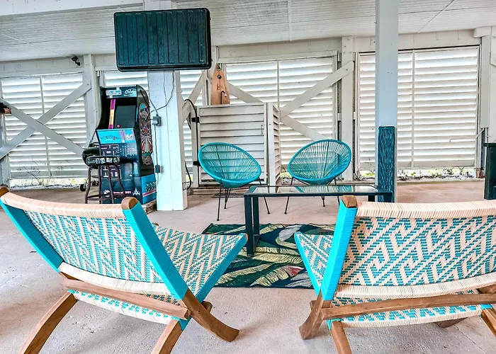 Eye-catching W/ Picturesque Coastal Views Gulf Shores
