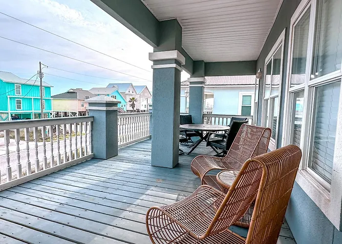 Holiday home Eye-catching W/ Picturesque Coastal Views *
