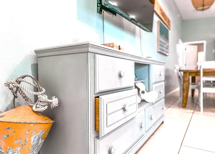 Holiday home Eye-catching W/ Picturesque Coastal Views